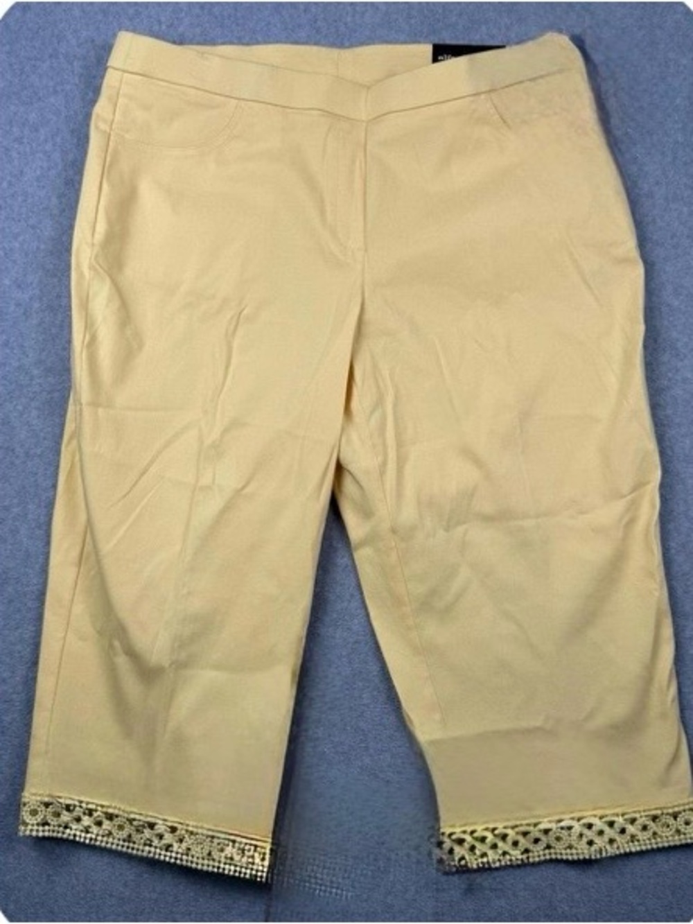 New with tags Alfred Dunner women’s tummy slimming Capris buttercup size 20
